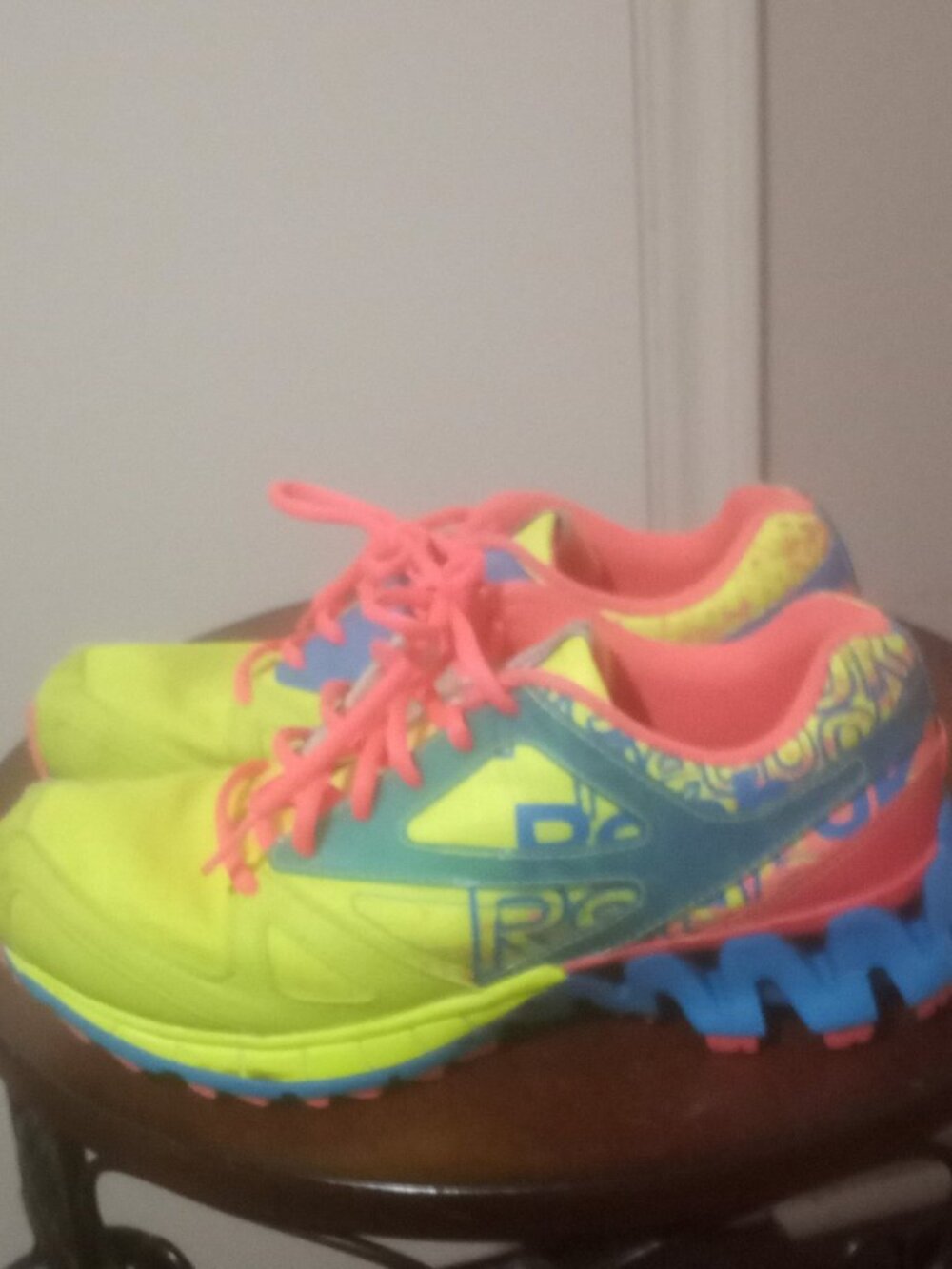 Reebok Zigtech V60564 Women's Running Shoes Size 8 Yellow Blue Pink - Picture 10 of 13